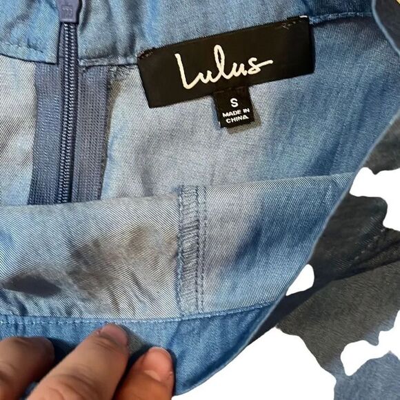 Lulus chambray back zip mini skirt. Size S - Picture 3 of 3